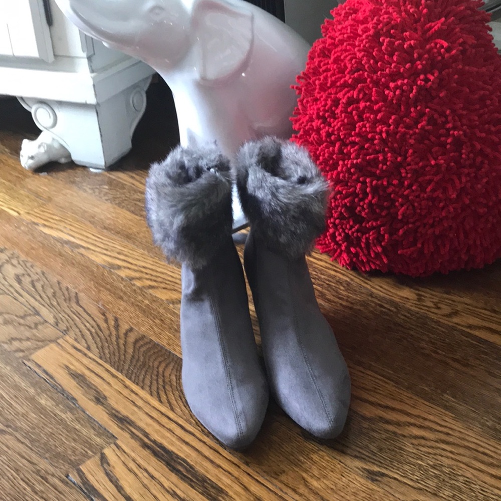 Furry Top Silver Gray ZIP Suede Boots Size 7